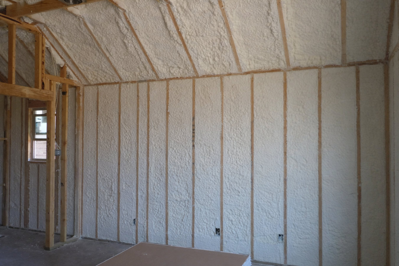 Closed-cell foam insulation
